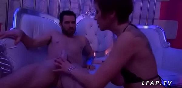  Mature francaise aux gros seins ramoner dans un club libertin